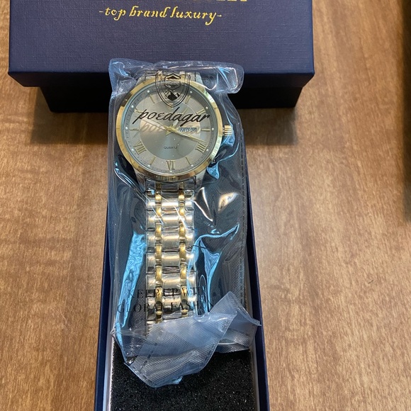 Poedagar Silver and Gold Quartz Watch - Picture 4 of 8